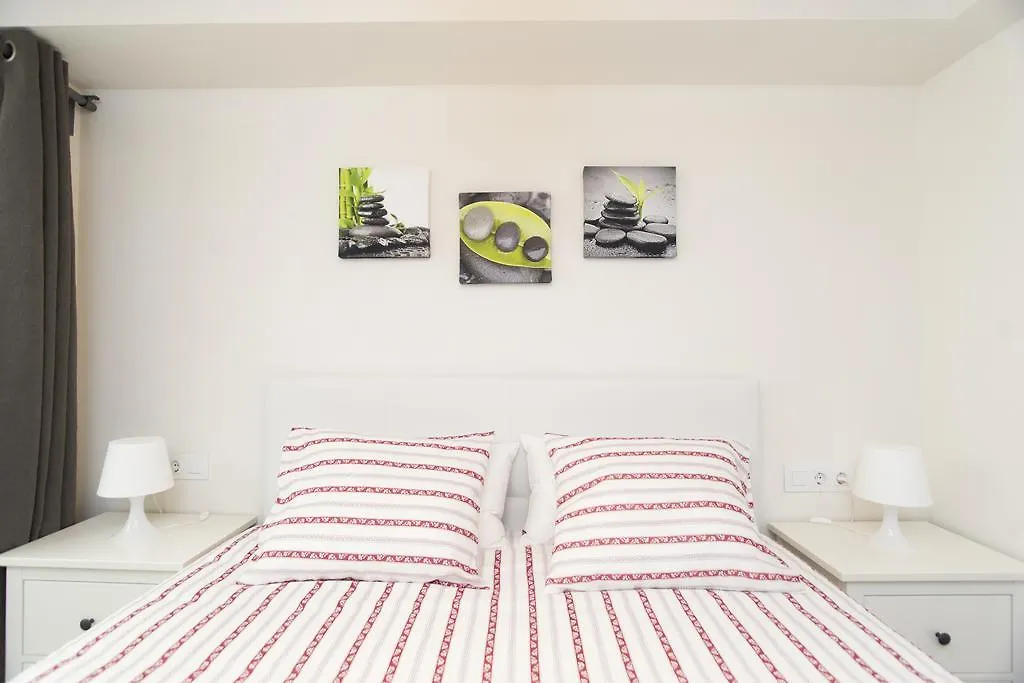 Apartments Barcelona Sagrada 0*,